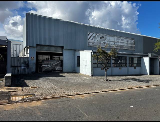 900M² WAREHOUSE FOR SALE IN PAROW EAST